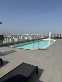 Piscina en el último piso con vista panorámica