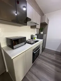 Cocina con muebles empotrados